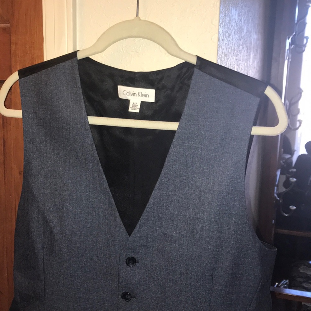 Vest - Picture 3 of 3